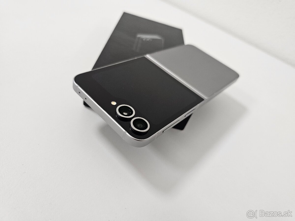 Samsung Galaxy Z Flip 6 - 5