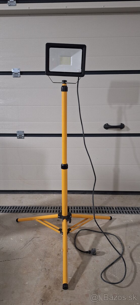 Predám LED Lampu Reflektor DEDRA - 5