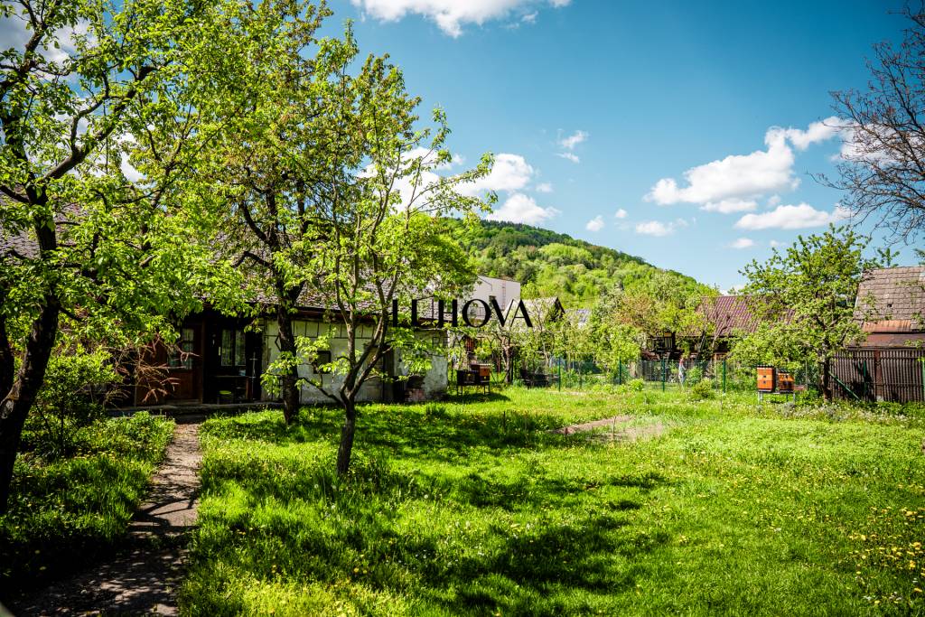 PAPRADNO_Krásny, slnečný pozemok v centre obce - 5