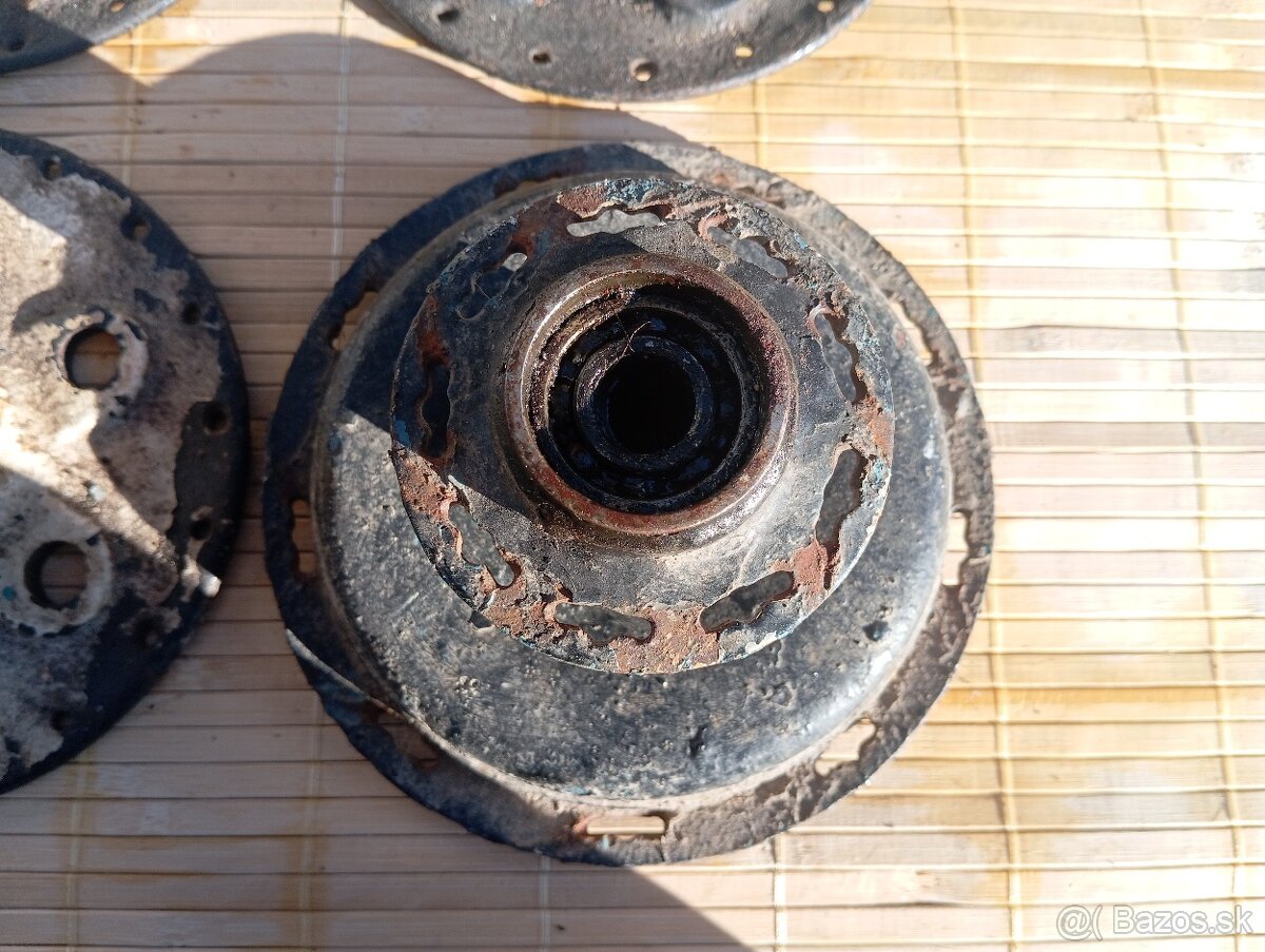Predám stredy kolies na čz 125/150 c - 5