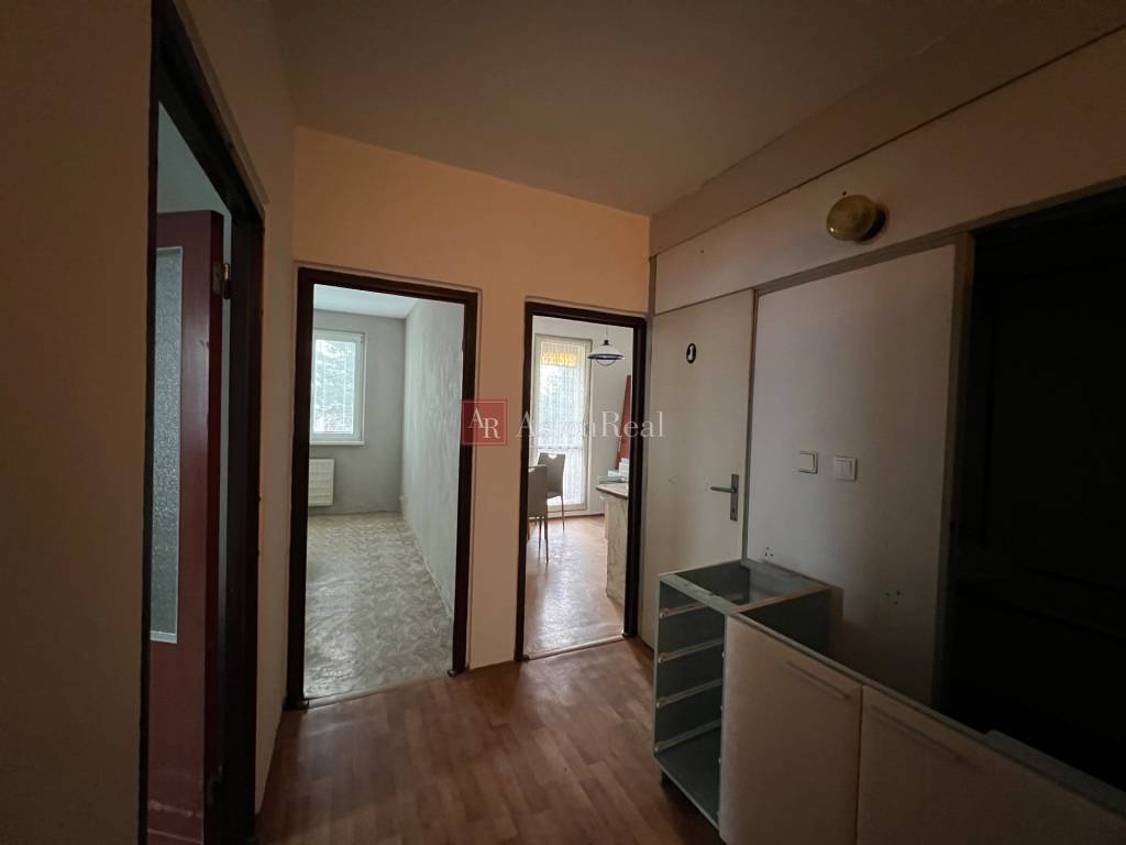 Na predaj slnečný 3-izbový byt s loggiou s krásnym výhľadom - 5