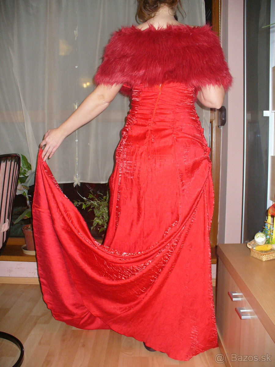 červene spoločenské šaty - 5