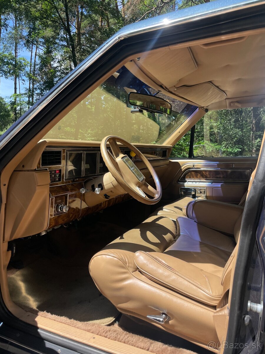 LINCOLN Town Car 1985 V8 - 5