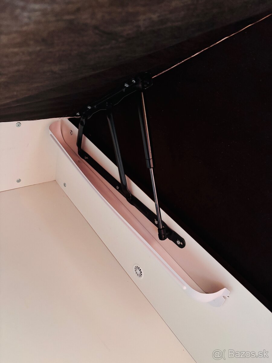 Čalúnnená posteľ - 5