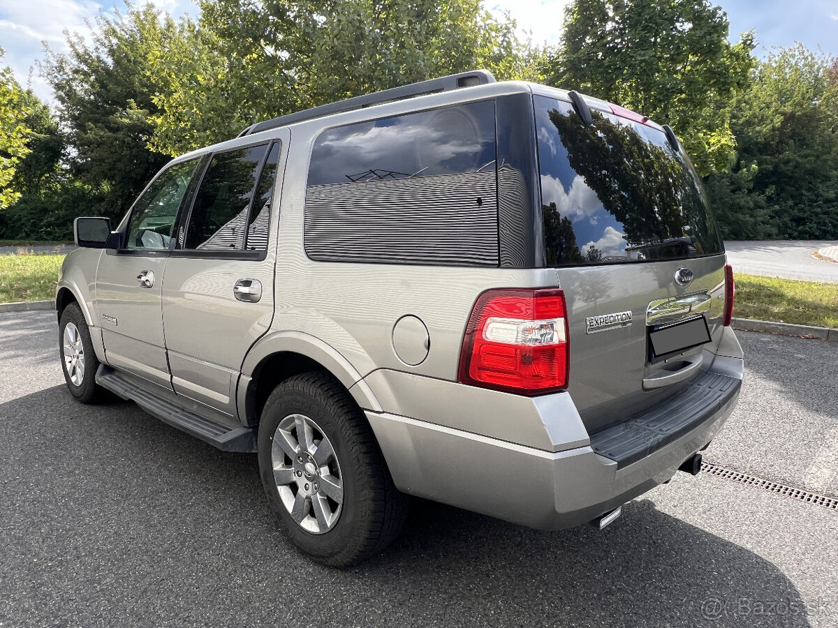 Ford Expedition XLT 5.4 V8, 67 000 km,1.majitel, 7 míst, 4x4
