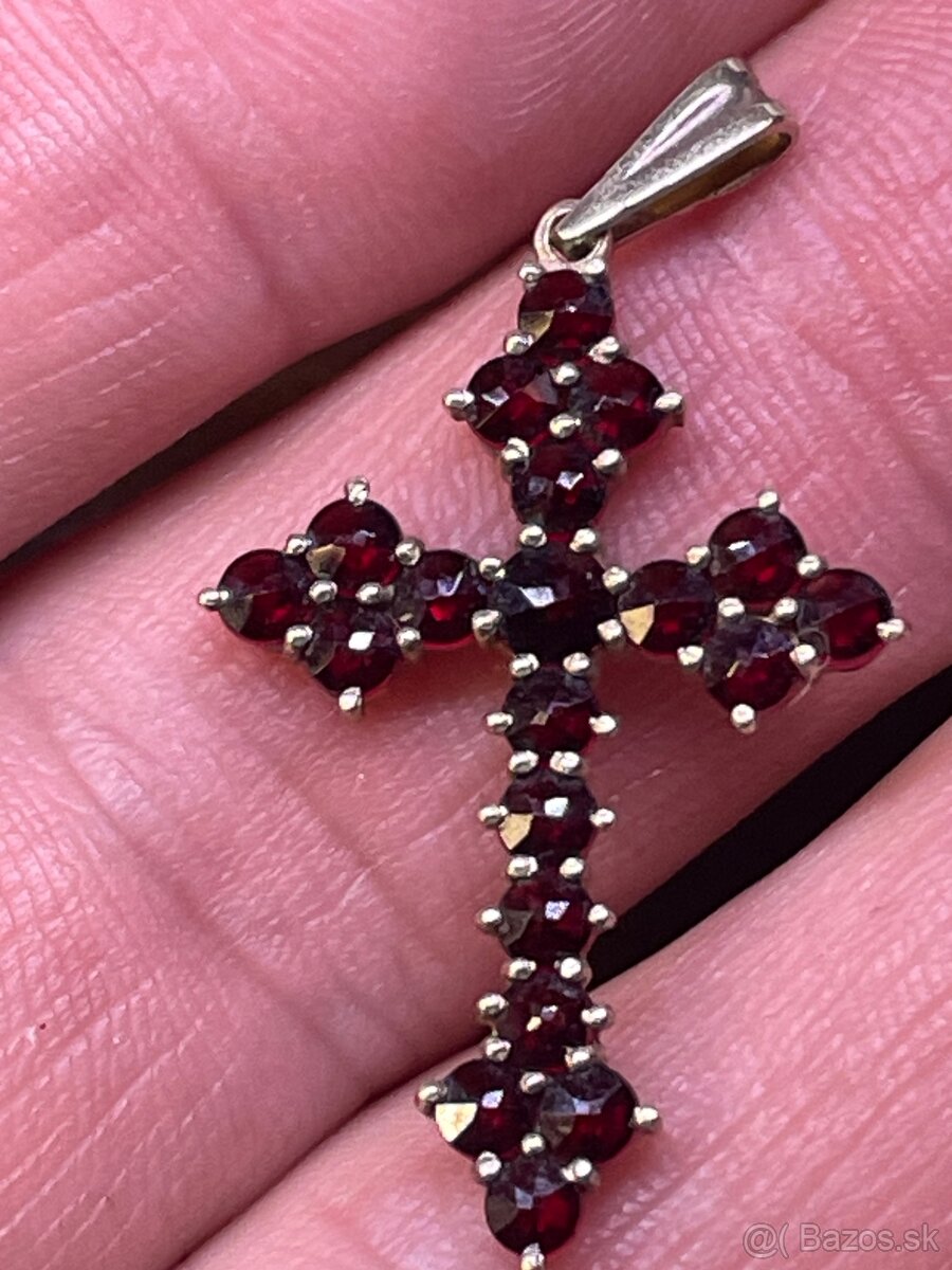 strieborný krížik Český granát -pozlatene - 5