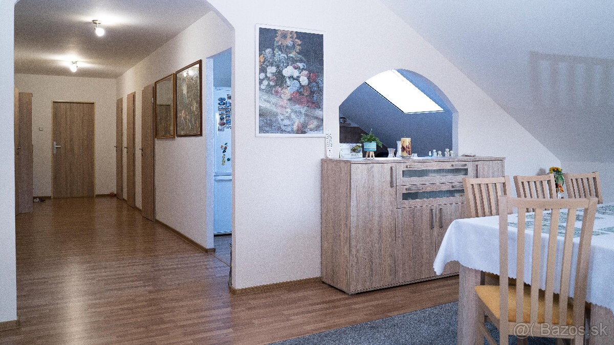 Podnikateľský objekt v Holíči - hala, bytové jednotky - 5