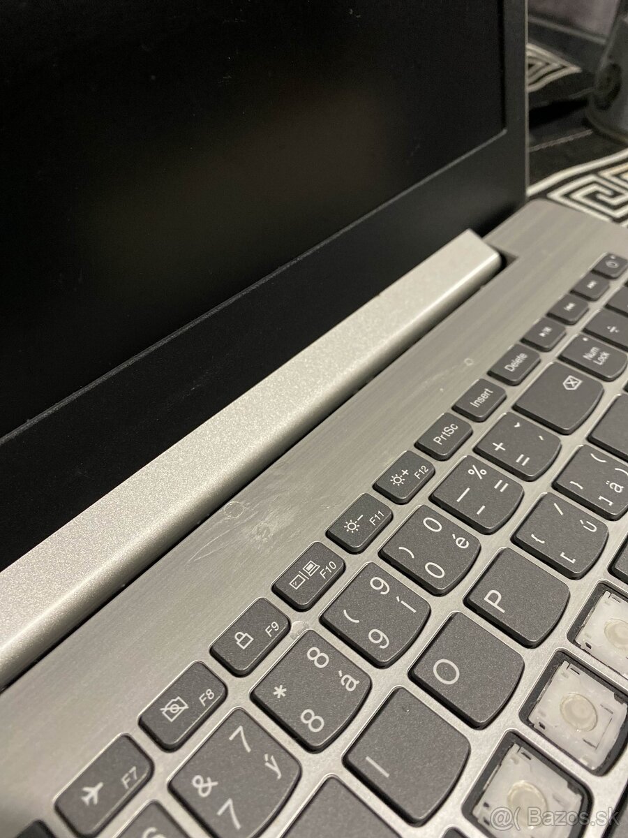 Lenovo IdeaPad 330 - 5