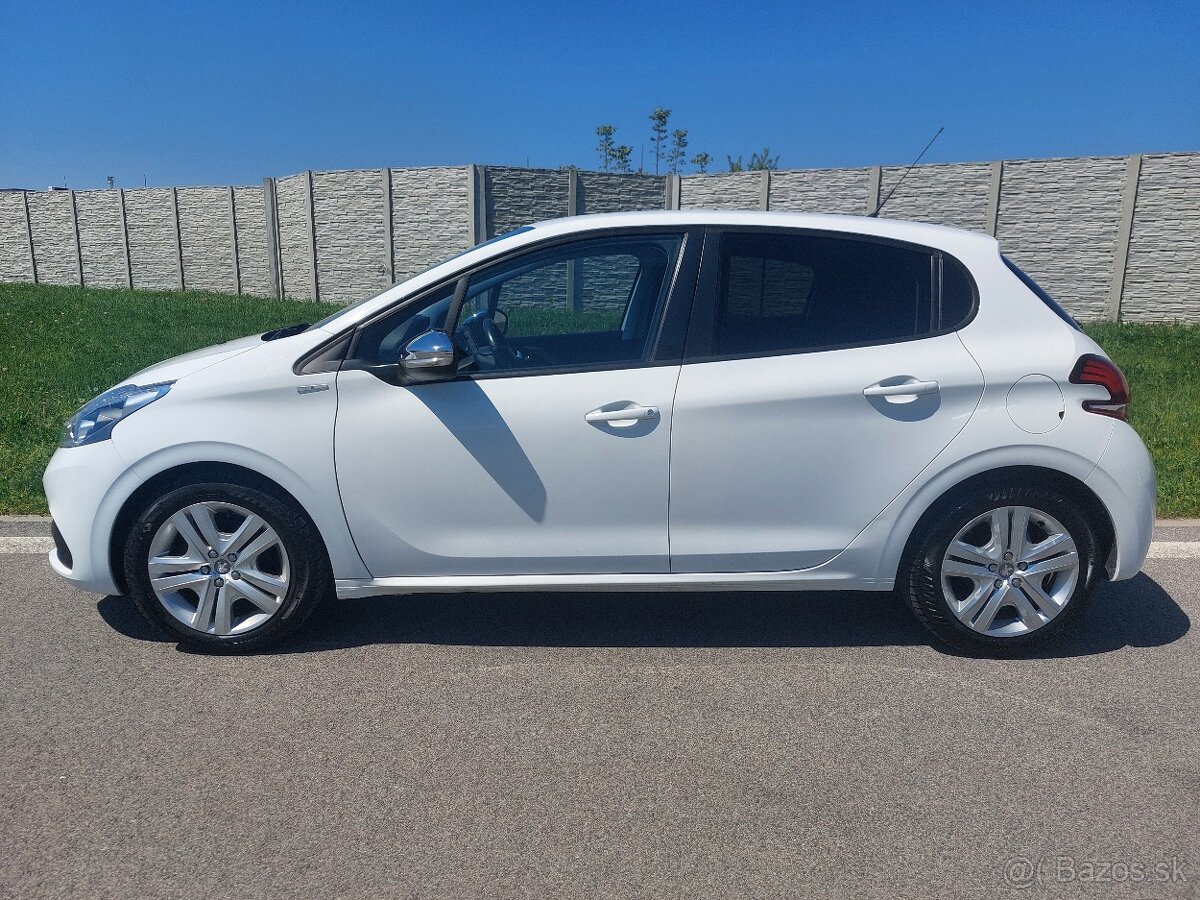 Peugeot 208 1.2 PureTech STYLE - 5