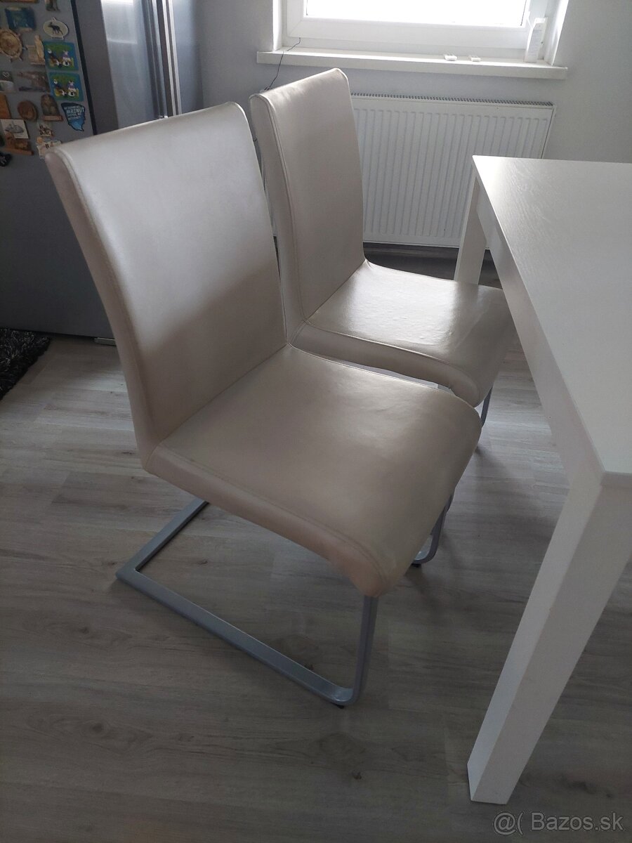 Jedálenský stôl a stoličky - 5