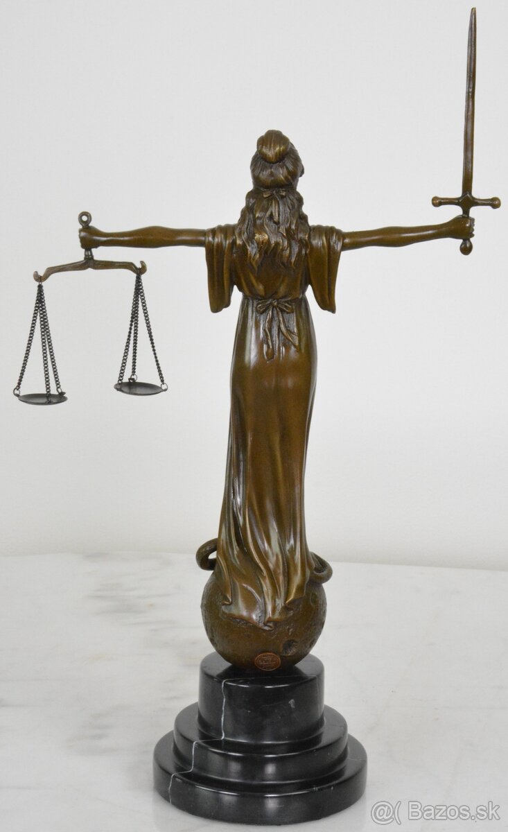 Bronzová soška - Justicia na mramoru - 5