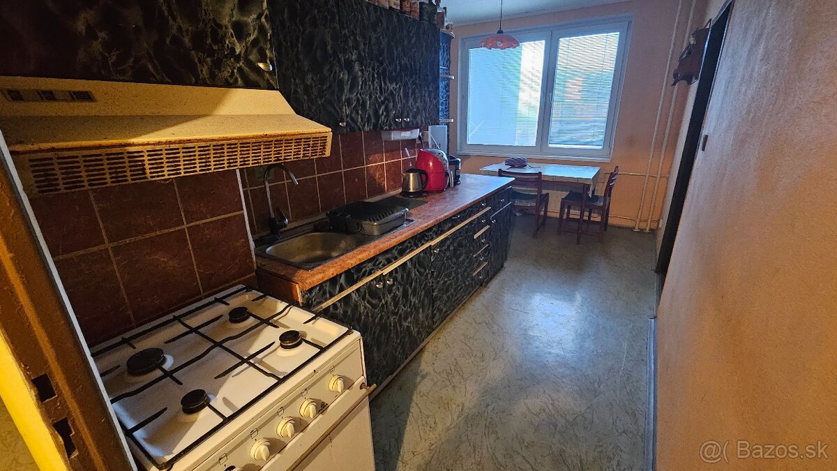 Ponúkam Vám na predaj 3 izbový byt v centre mesta Levice. - 5