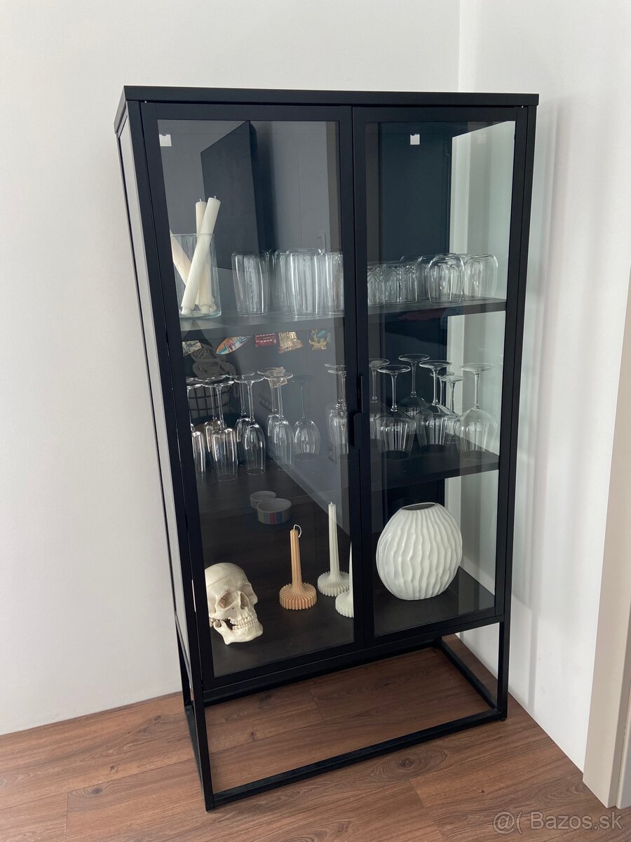 vitrína čierna - 5