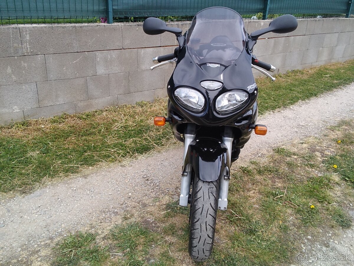 Triumph Sprint RS 955i - 5