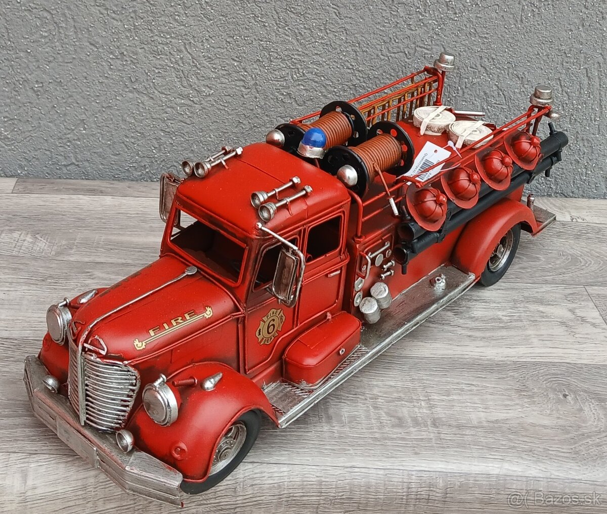 Retro model – veľké hasičské auto. - 5