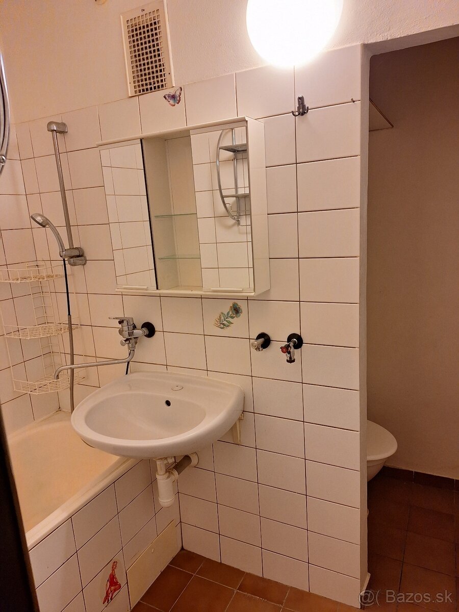 Predám 1 izbový byt na Podborovej - 5