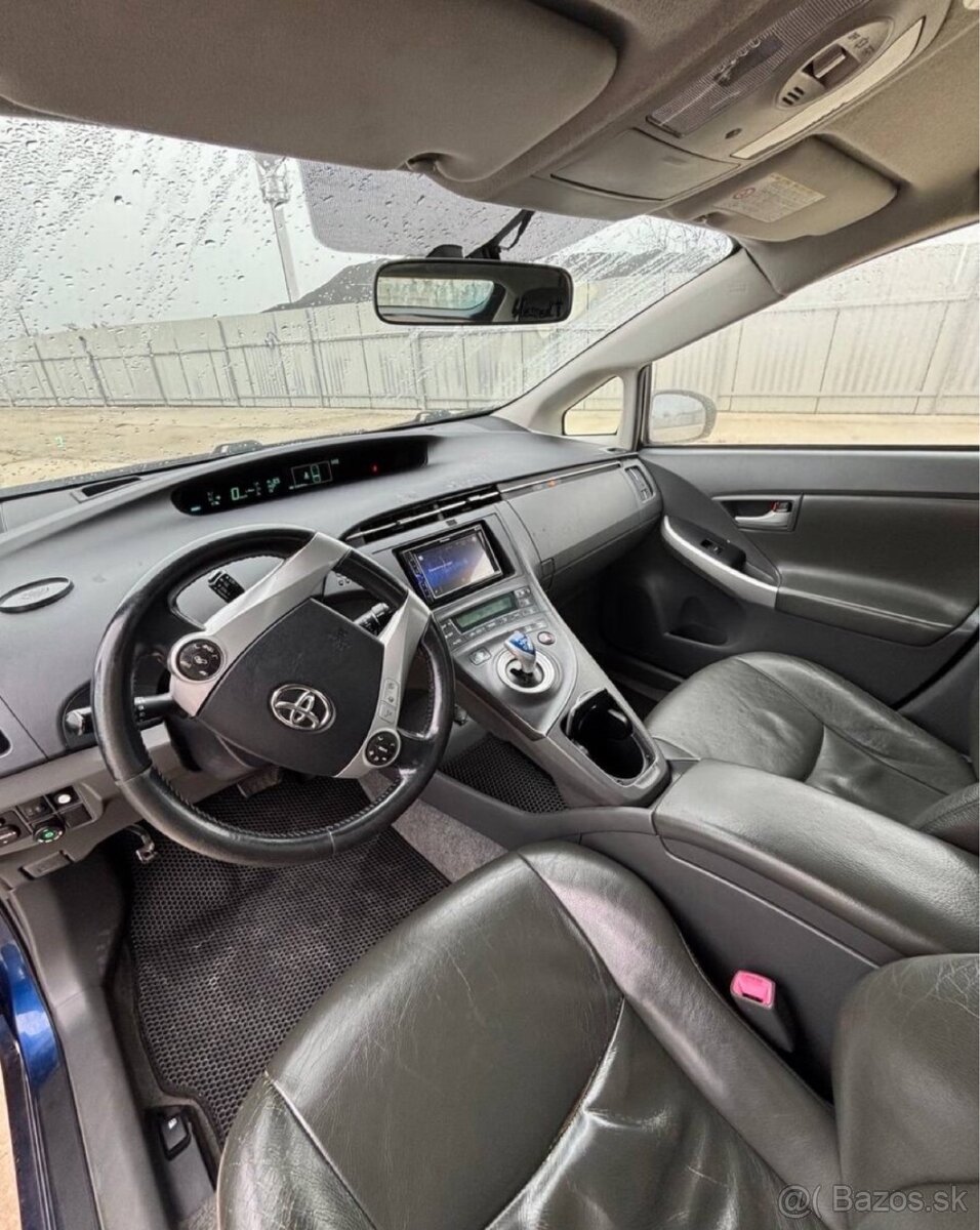 Toyota Prius - 5