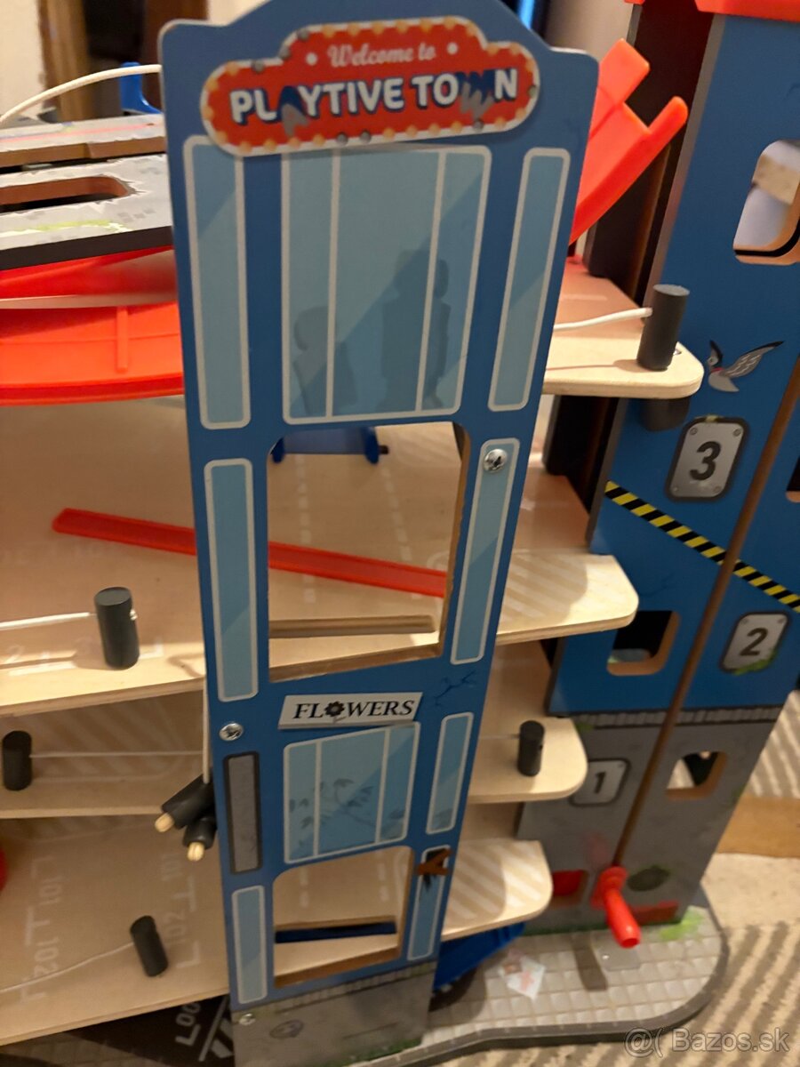 Garáž na autíčka drevený - 5