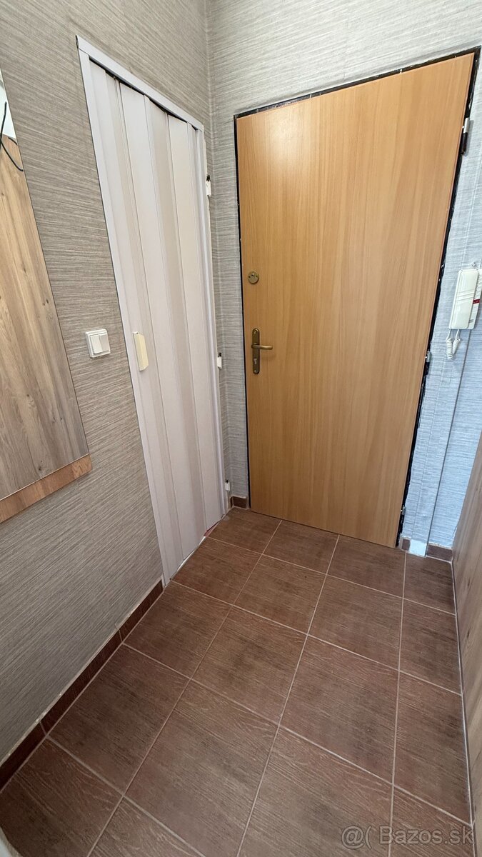 Ponúkam Vám do prenájmu garsónku v centre mesta. - 5