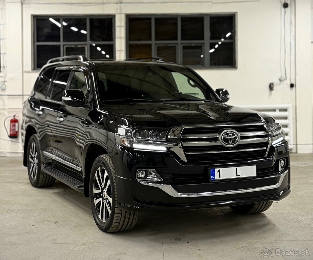 Toyota Land Cruiser 200 4.5 V8 diesel