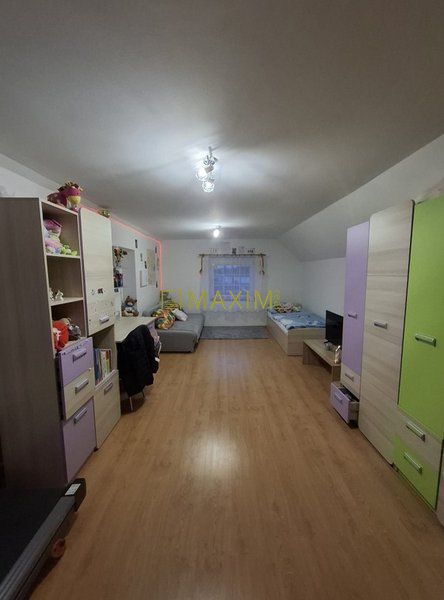 Veľkopriestorový dvojgeneračný 6 izbový dom s potenciálom – - 5