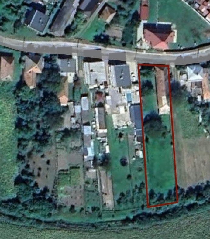 Predám pozemok so starším rodinným domom v obci Pozba - 5