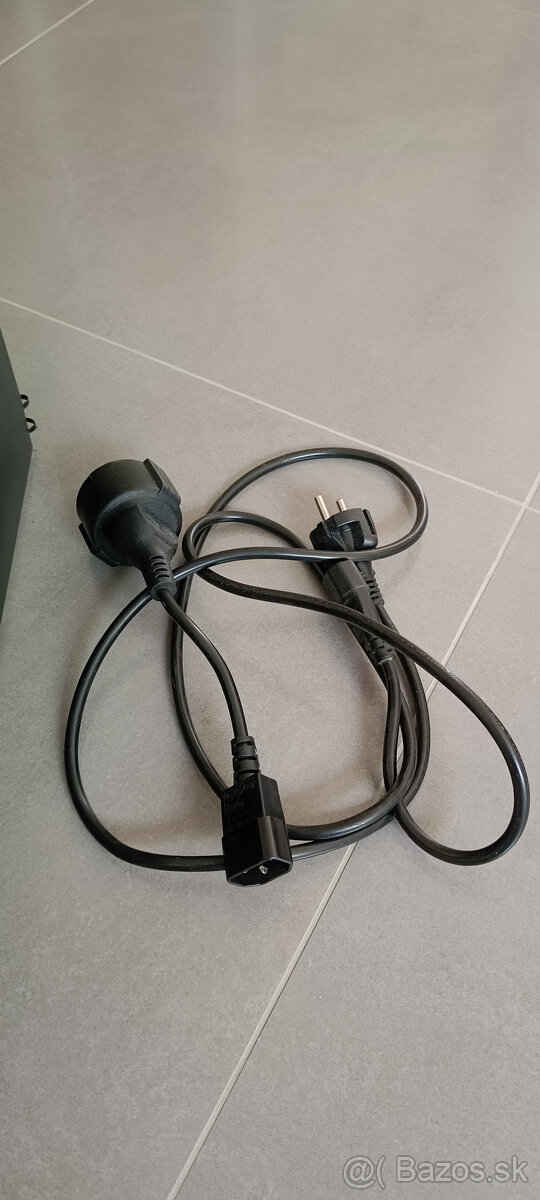 APC Smart UPS 750VA LCD 230V (500W) - 5