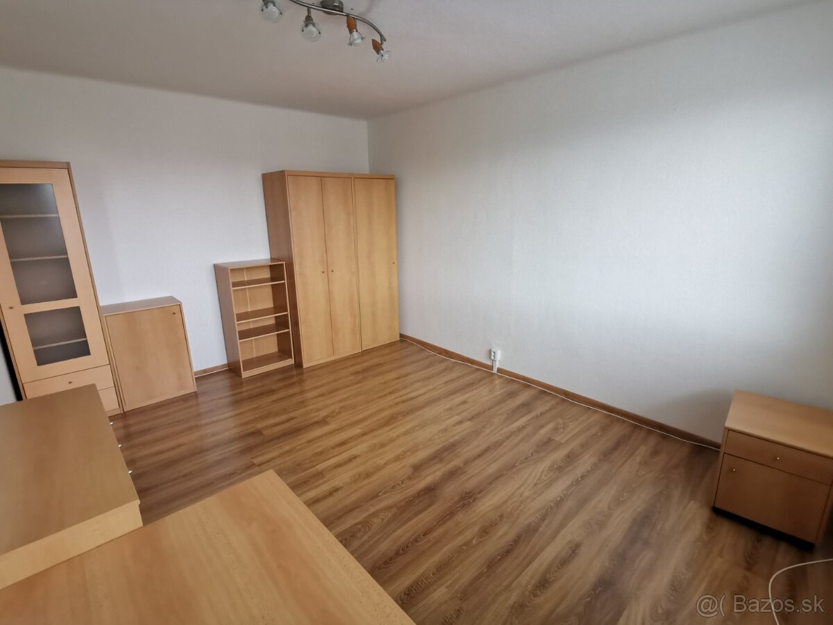 Topoľčany - 1 izbový byt na Modráku - 5