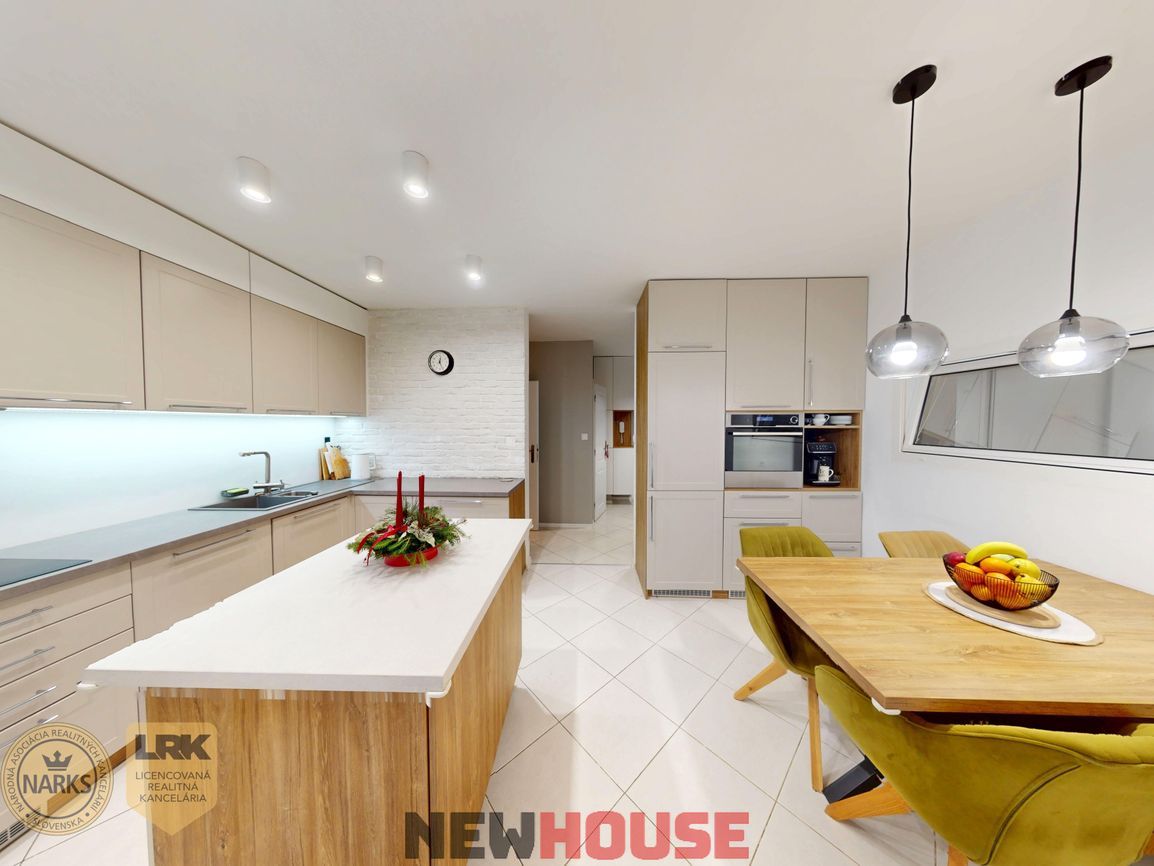 Na predaj veľkometrážny 145 m2 byt s terasou 35 m2, záhradou - 5