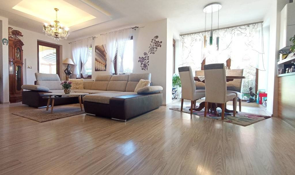 Novinka Rodinný dom s bazénom v lukratívnej lokalite - Nitr - 5