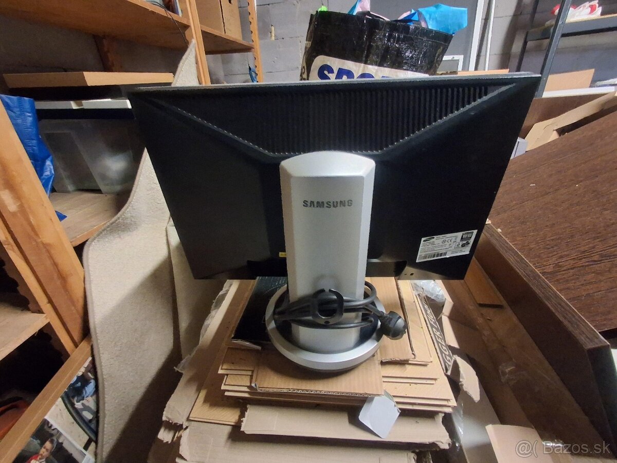 Samsung + Philips monitor - 5