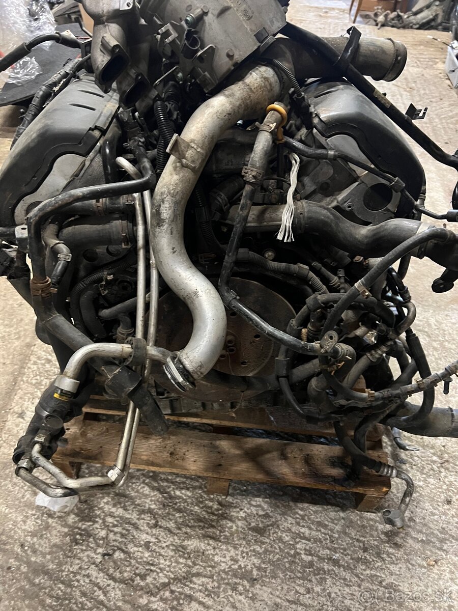VW Touareg 7L 5.0TDI V10 motor predám rozpredam - 5