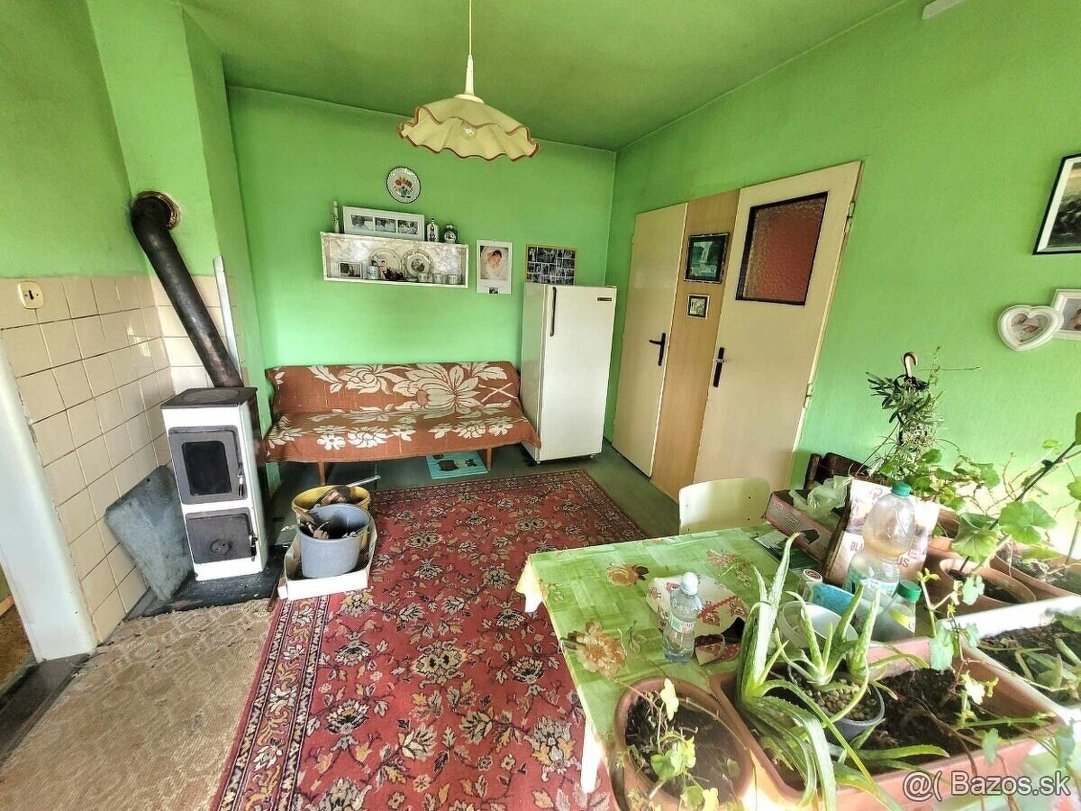 Predáme tehlový rodinný dom s garážou v obci Salka. - 5