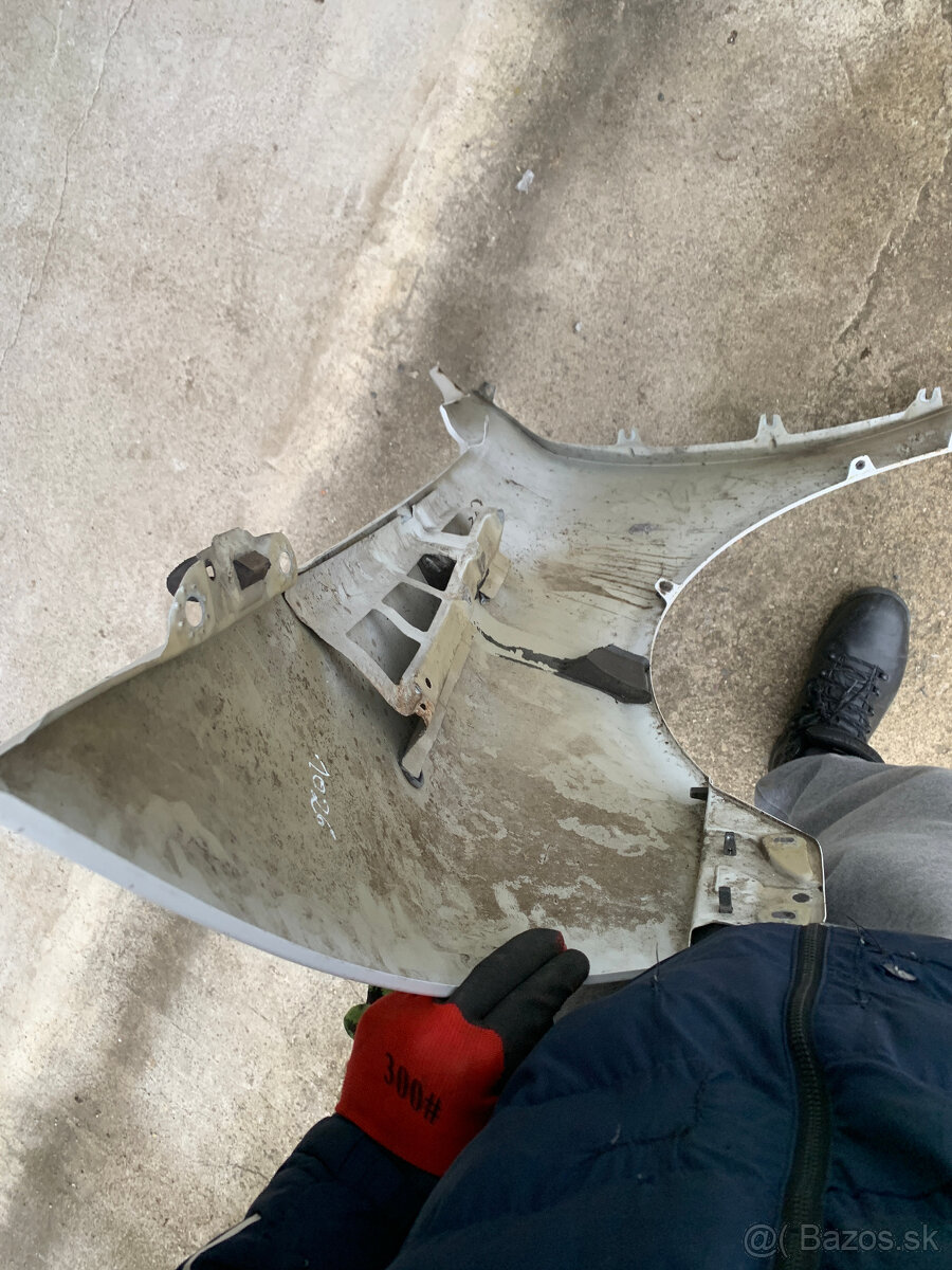 predni blatnik skoda octavia 2 II pravy 1026 bily - 5