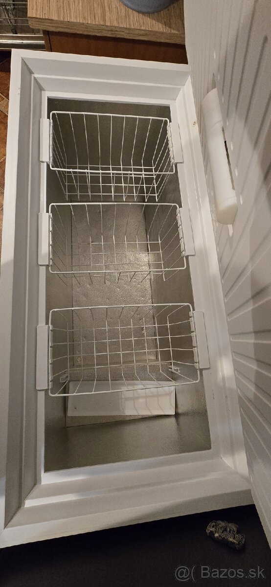 Truhlicová mraznička 400l - 5