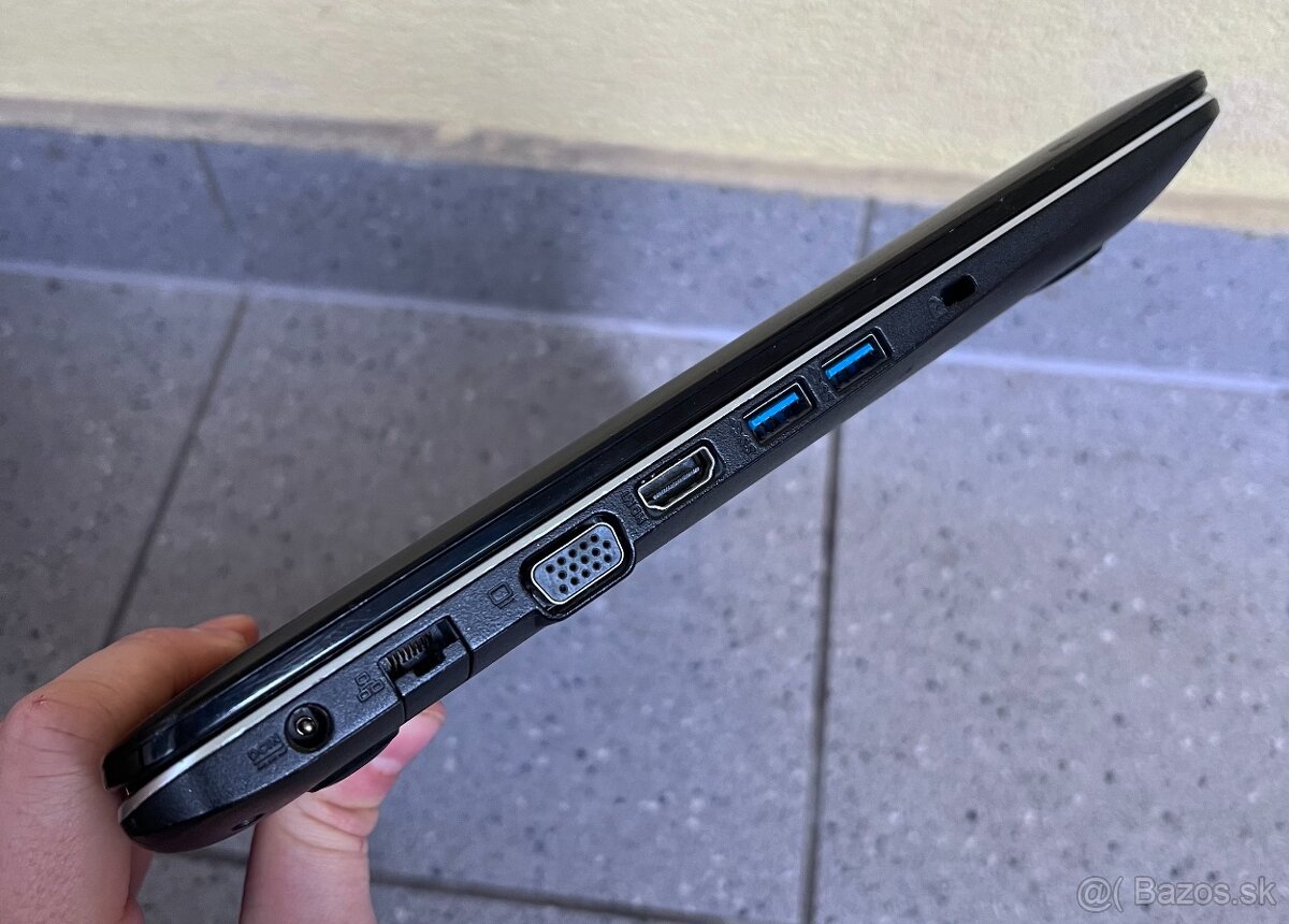 Asus Vivobook / i5 5200U / 8GB RAM / 256GB SSD / 15.6" - 5