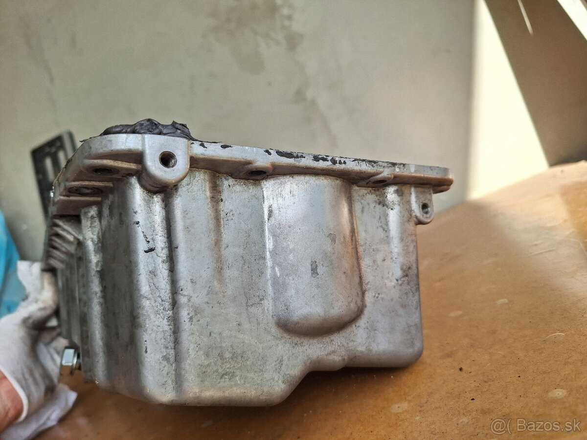 Predám olejovú vaňu a veko motora plus kryt - 5