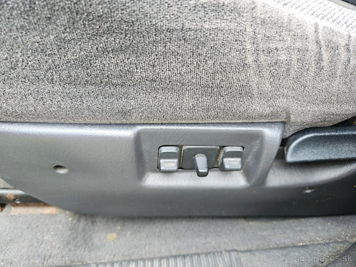 Predám jeep grand cherokee 4,0 l benz,lpg - 5