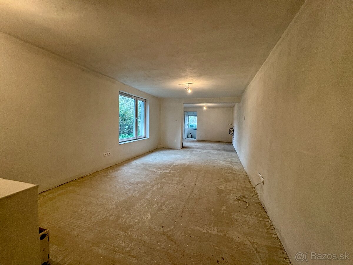 Tehlový dom nad Levicami – pokoj, priestor a potenciál. - 5