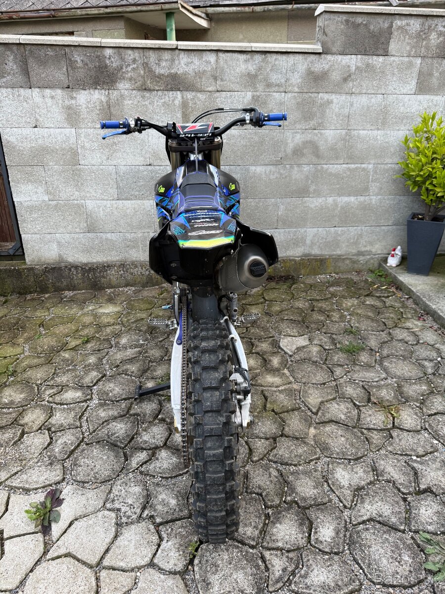 Predám Yamaha yz250f 2017.