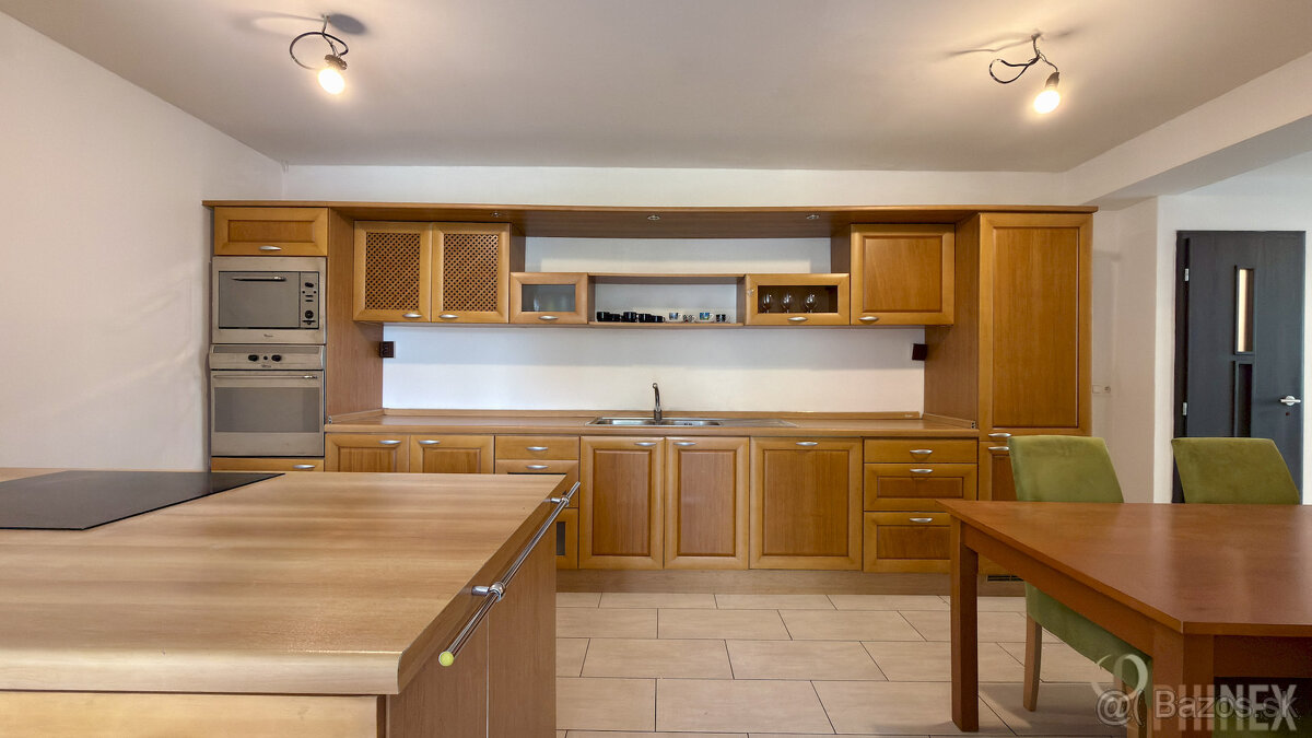 NA PREDAJ: 4-izbový tehlový dom na 787 m² pozemku – Ivanka p - 5