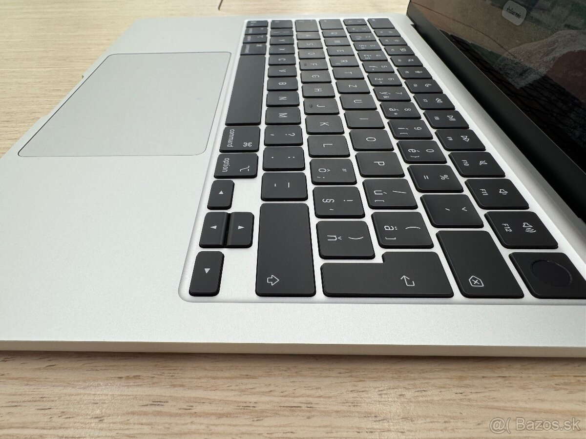 MacBook Air (13-palcový, M4, 2025) - 5