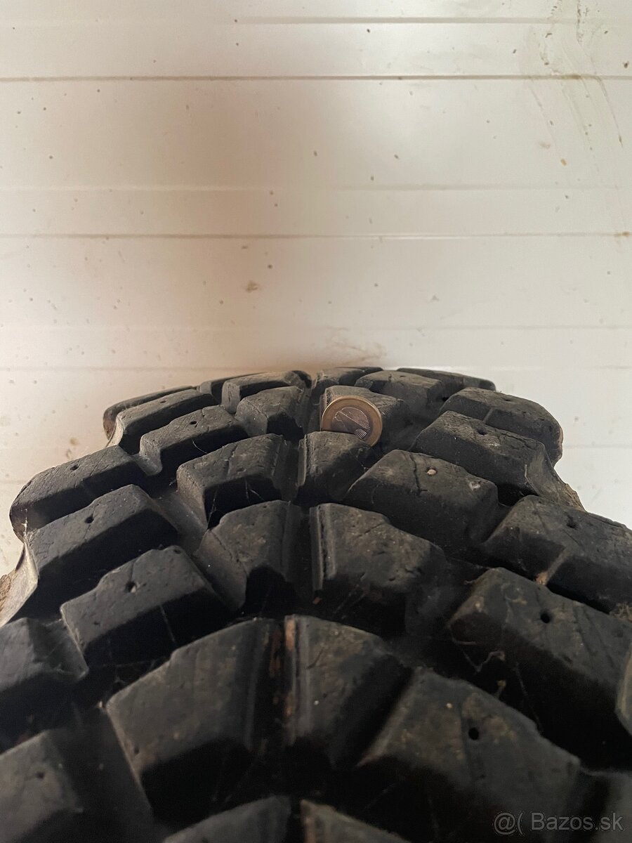 Predám gumy truck 2000
