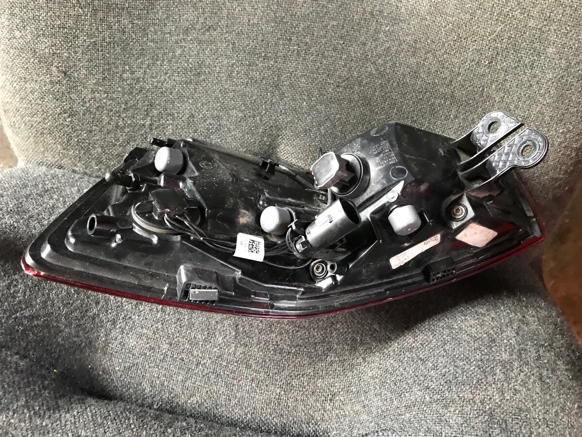 Škoda kamiq zadný ľavý svetlomet - 5