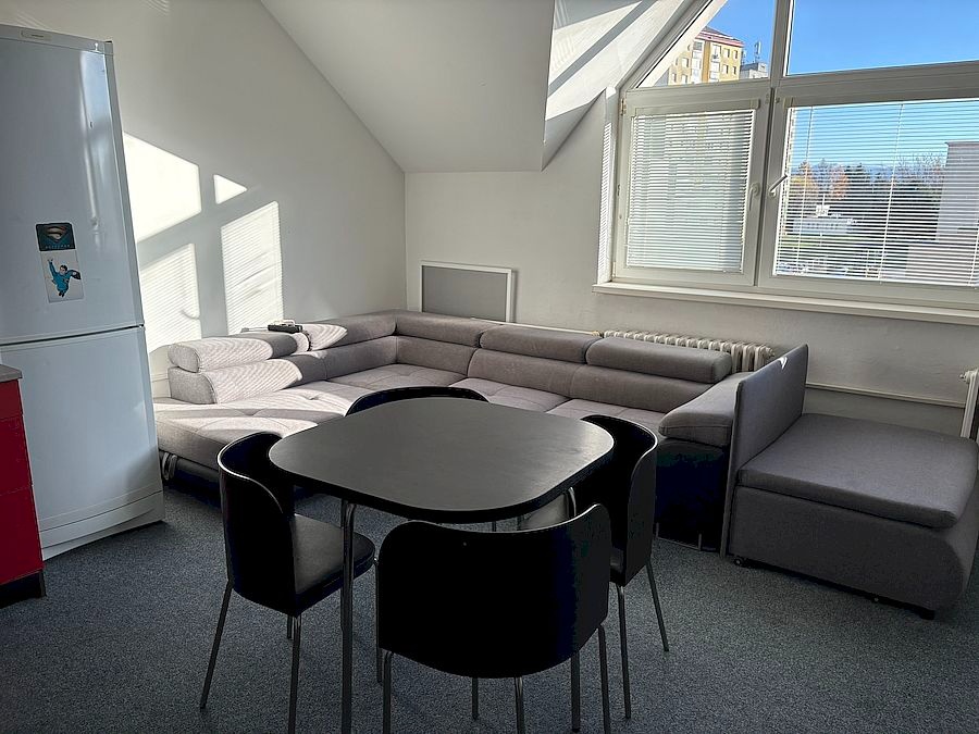 Prenájom veľkometrážneho 1 izbového bytu 42 m2, v Priekope - 5