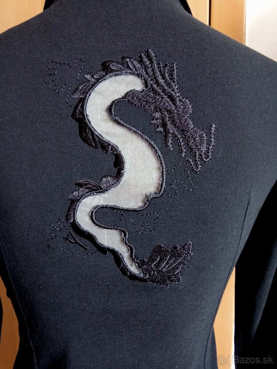Čierna blúzka s drakom - 5