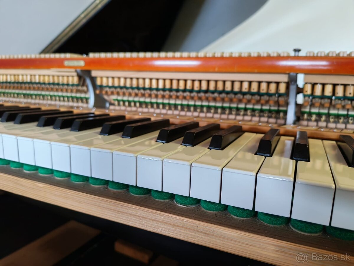 Petrof maličké klavírne krídlo dovoz celá SR - 5