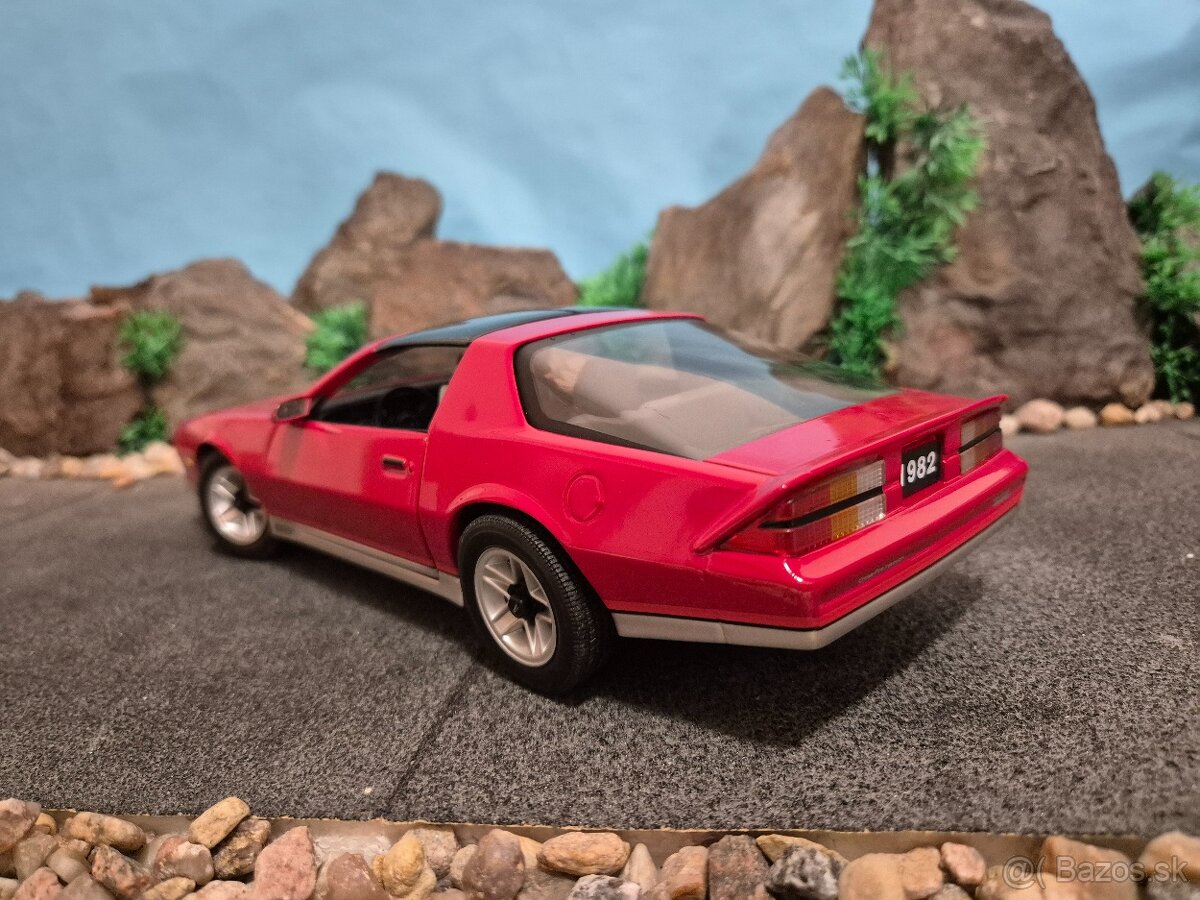 Prodám model 1:18 Chevrolet camaro 1982 - 5