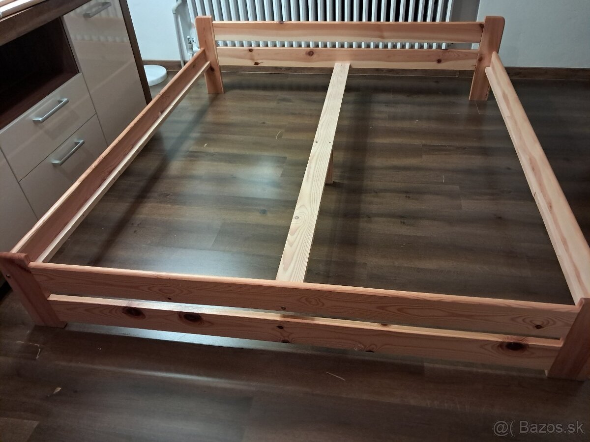 Drevená posteľ s matracom - 5