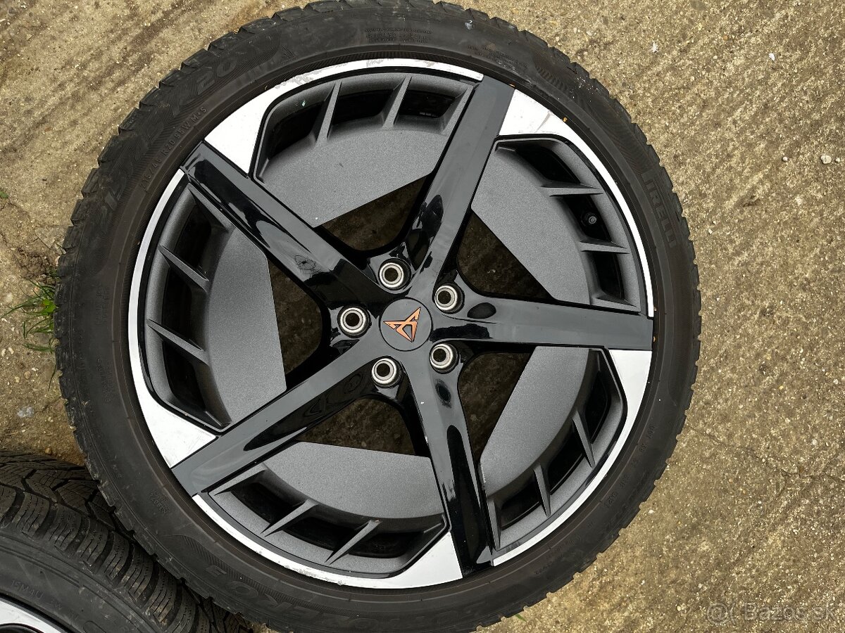 Kolesa Cupra Born 215/45 R20 - 5
